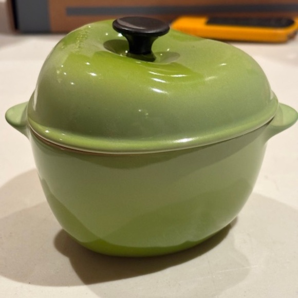 Le Creuset Green Apple Lidded Jar - Picture 1 of 4